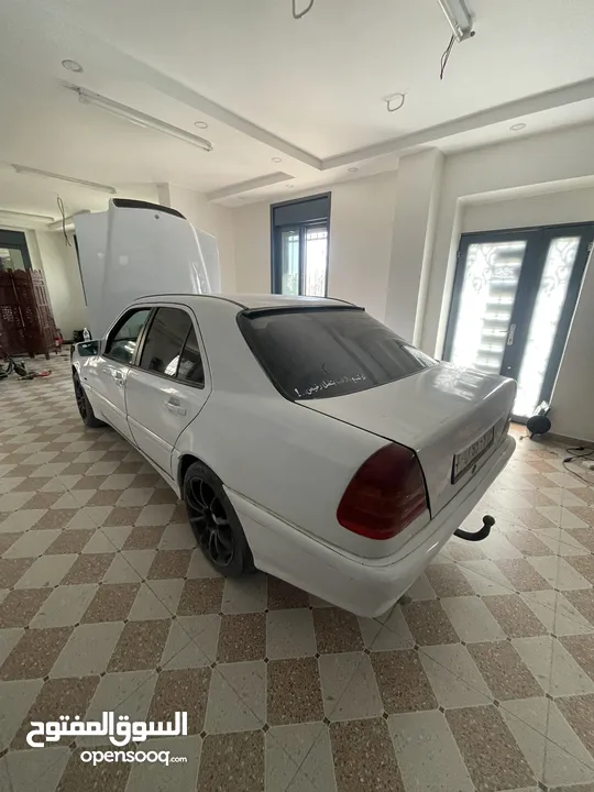 مرسيدس شبابية W202 / C220 1996 سيارة مصروفها ؟؟ — ممتاز جدا  / لون ابيض سادة