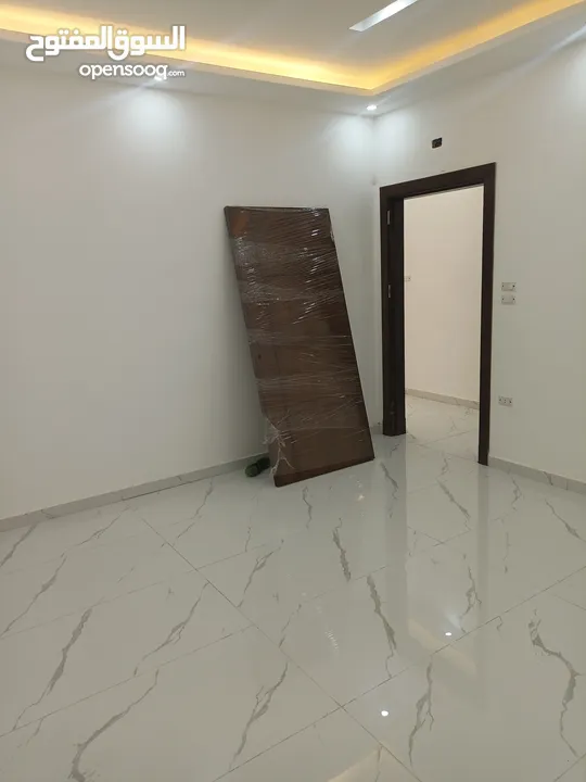 للبيع شقه طابق أول سوبر ديلوكس  ضاحية الحج حسن حي الروضه قرب مستشفى الحنان ومسجد الروضه