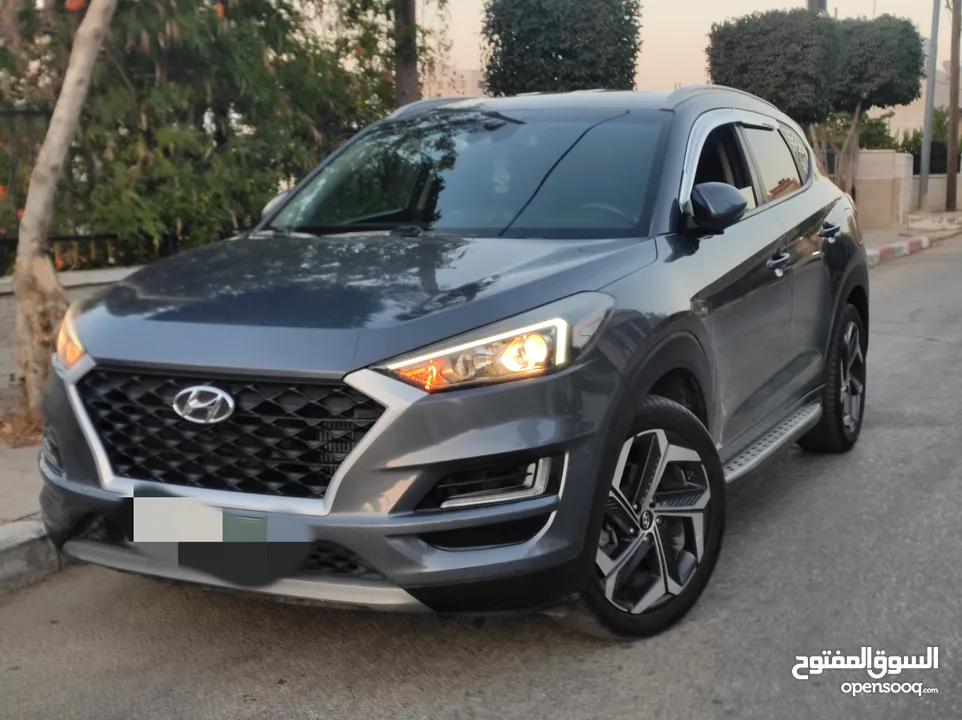 هونداي توسان 2020ترخيص2019 فل ماعدا الفتحة للبيع بسعر مغري ع الكاش عداد اصلي 80000كم فقط