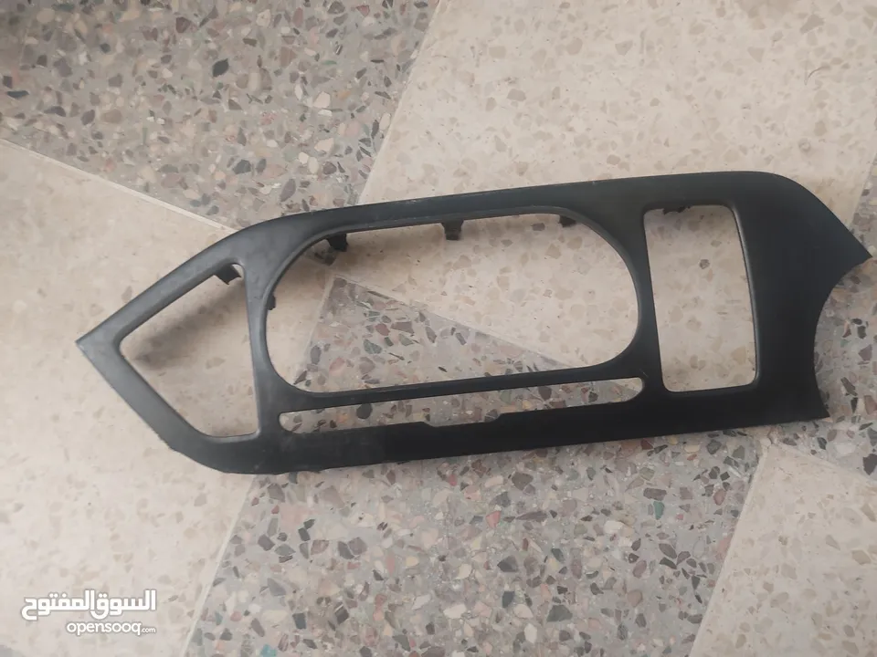 قطع مستعمله و اكسسوارات مختلفة للسيارات