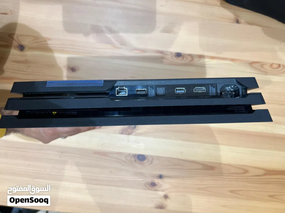 بليستيشن4 Pro شبه جديدة مع الشنطة والسماعة لاتفوتها!