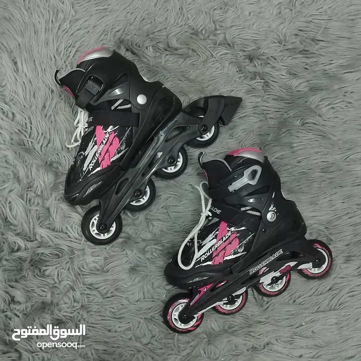 سيارة أطفال