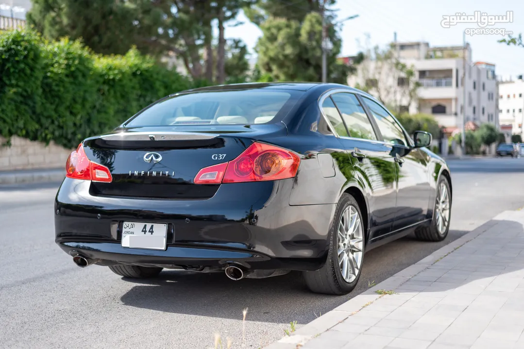 إنفينيتي G37 موديل 2012 - 4 جيد - سيارة رياضية مع محرك V6 3.7L