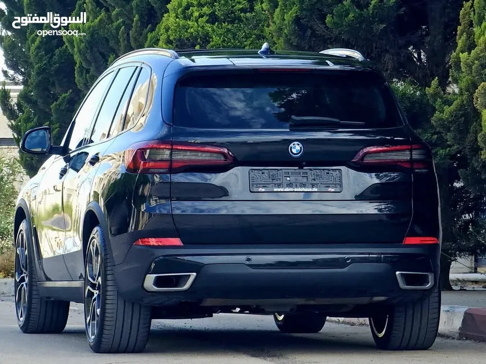 بنزين. وكهربا. BMW. 45e. هايبرد بلج ان.