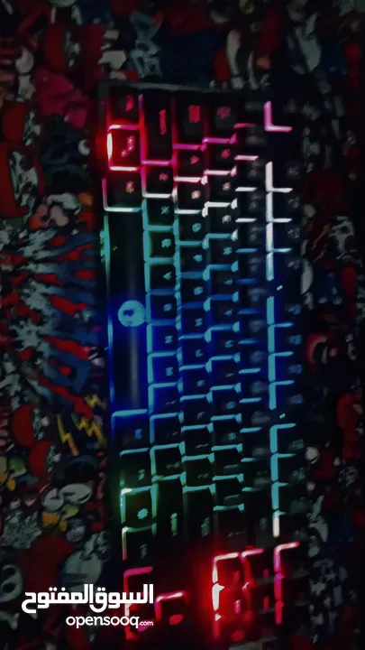 "عيش تجربة اللعب الكاملة مع كيبورد RGB بإضاءة متغيرة وتحكم كامل"