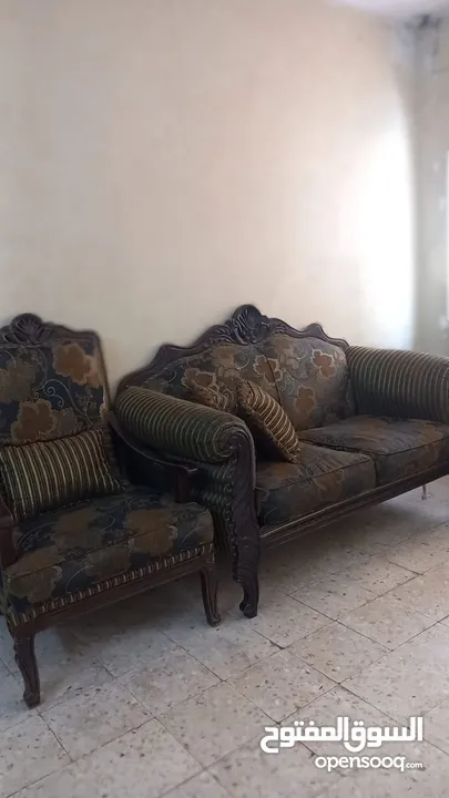 طقم كنب 9 مقاعد سعره 40 دينار اقرا الوصف