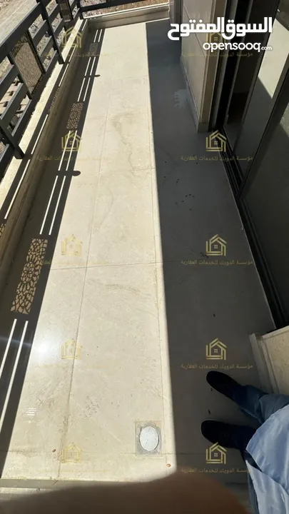 شقة فاخرة - لم تسكن - طريق المطار - 4نوم 2ماستر - 230م - قرب الخدمات العامة