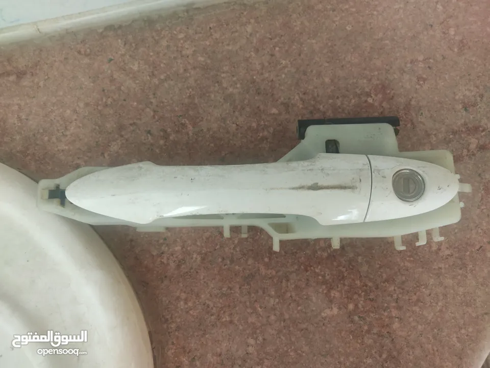 قطع مستعمله و اكسسوارات مختلفة للسيارات