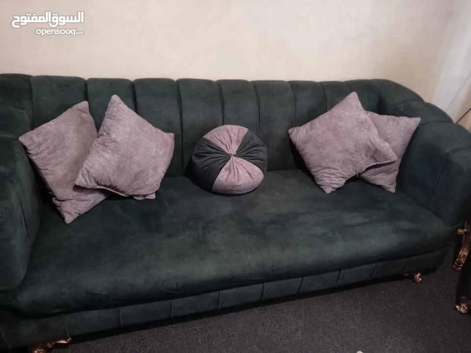طقم كنب مستعمل بحالة ممتازة- 5قطع مريحة لغرفة الجلوس