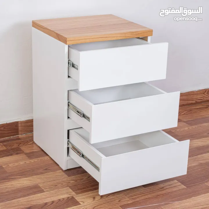 كامودينة ابيض بدون قفل مثالية للتخزين وتنظيم الزاوية بكل أناقة  تصميم عصري  سعة تخزين ممتازة