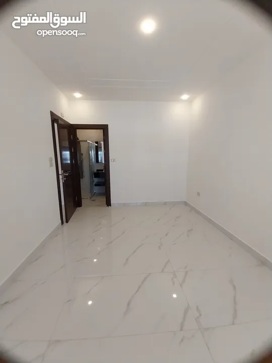 الجندويل  اخير مع روف 131م وتراس واسع