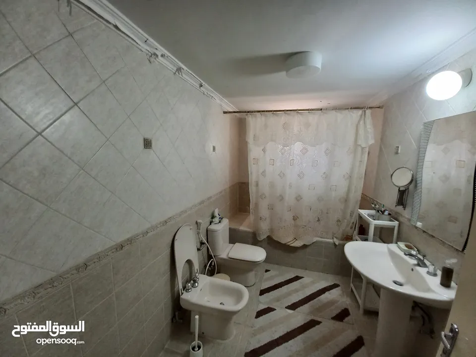 شقة غير مفروشة للإيجار 400م2 ( Property 16683 )-175107241