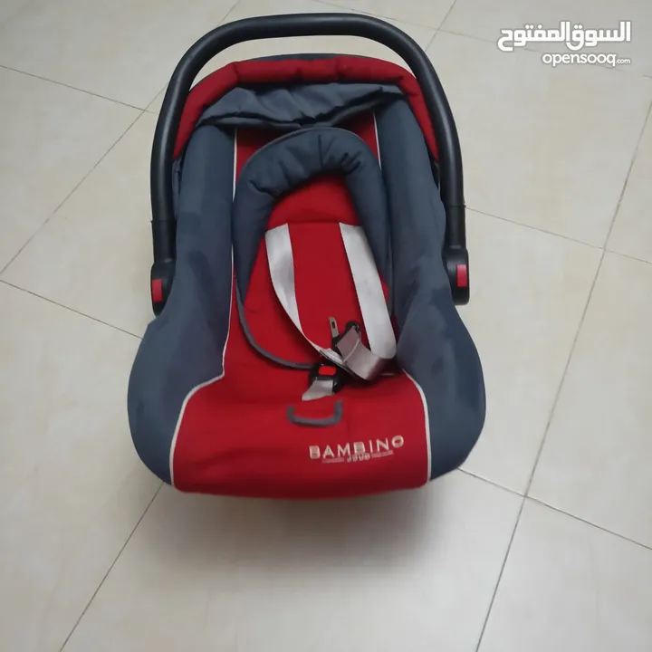 كوت اطفال للبيت والسيارة بحاله ممتازه