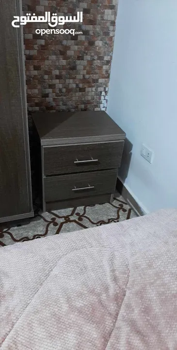 غرف نوم شبابيه ومجوزة..غرفتين نوم بحاله ممتازه تختين و3كمودينات وخزانه 6درف طابقين بحاله ممتازه
