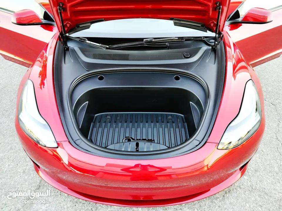 تيسلا 2023 model 3 فحص كامل 4 جــيــد ممشى قليل 18 الف بحالة الوكالة لون مميز بسعر لقطة ومحروووق