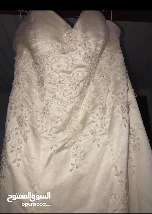 فستان زفاف اوف وايت مع الطرحه