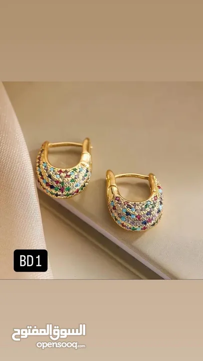 Ladies assorted accessories excellent quality and in affordable price . Amazing collections
