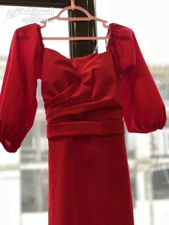 فستان احمر مناسب للمناسبات والحفلات