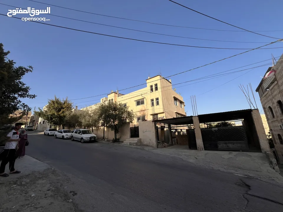 عمارة ثلاث طوابق + شقة ارضية عظم +تسوية  + كراج سيارات  للبيع