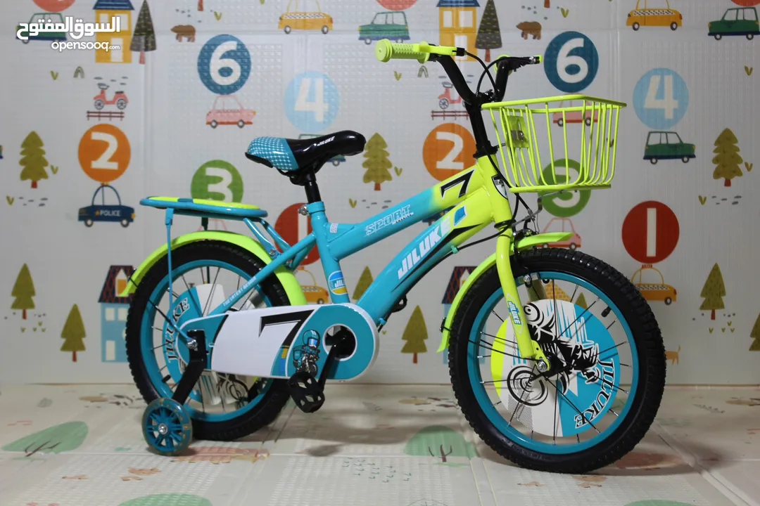 دراجة أطفال باللون الازرق والفسفوري مع اضافات ولا أروع من هيك – من Island Toys اسم يعني الثقة