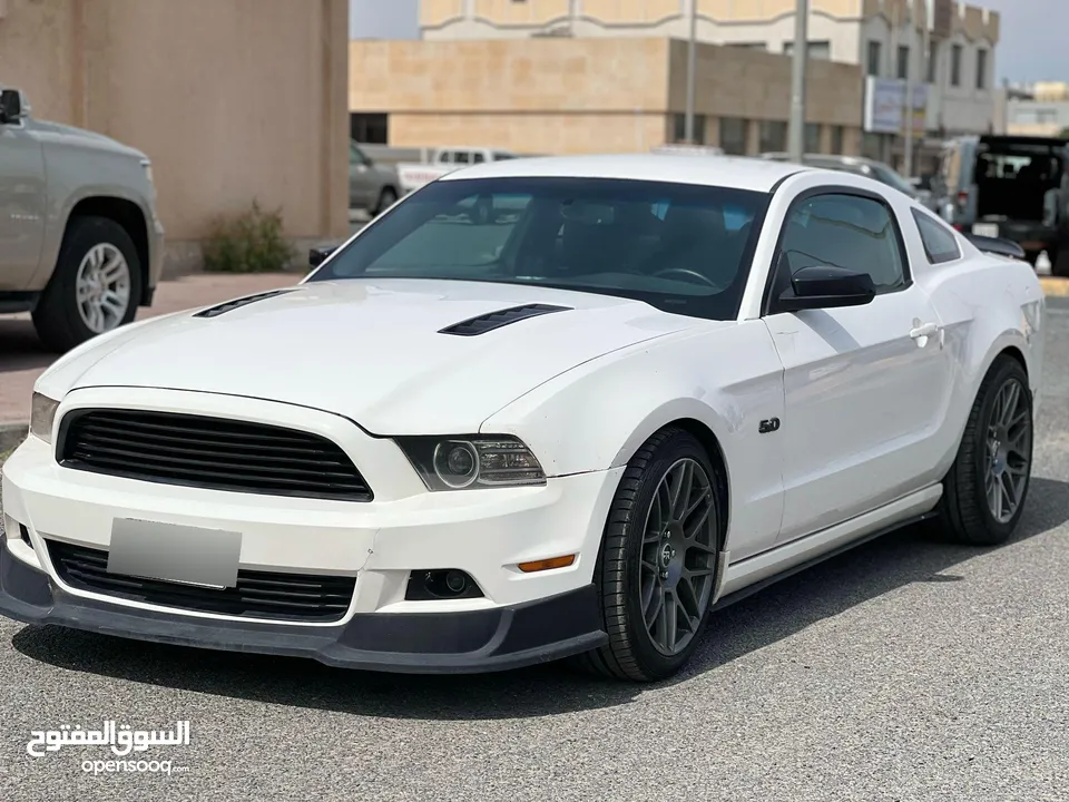 فورد موستنج GT v8  موديل  2013 وارد  امريكا  قير عادي  للبيع