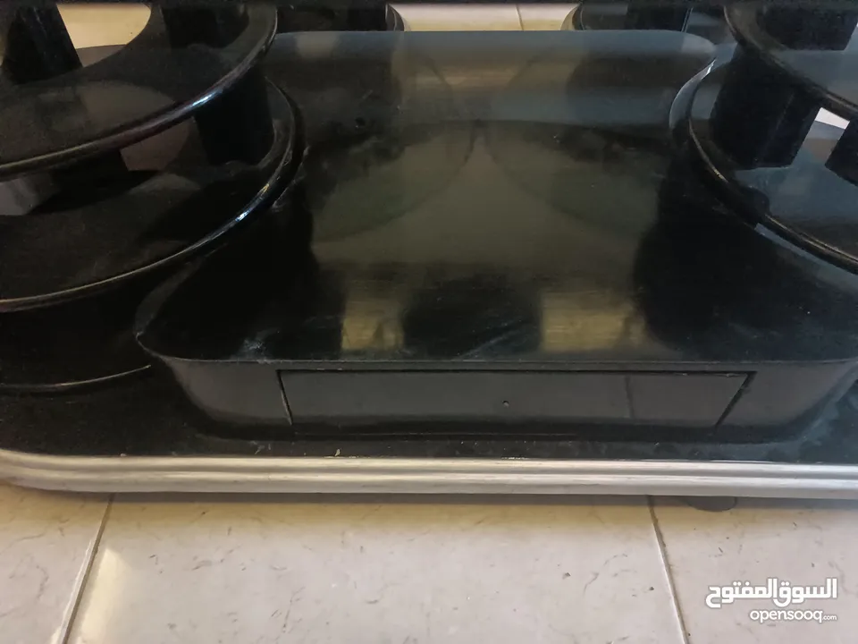 اثاث غرفه الضيوف( طقم طاولات زجاج واحده كبيره + اثنتين جانبيه )زجاج مقوى فاخر