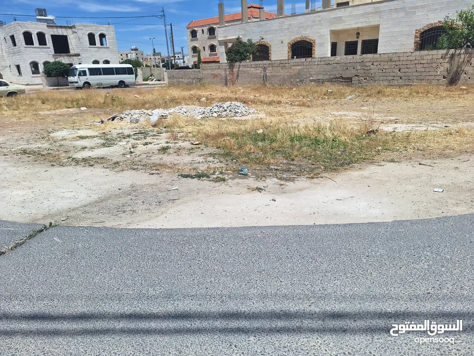 ارض سكني المستنده خلف المستندخ مول منطقةمميزة علي 3شوارع