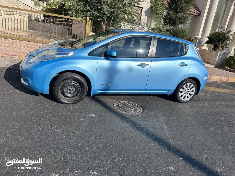 ليف 2015  ماشيه 200 الف نظيفه  مدخلين 2 جيد