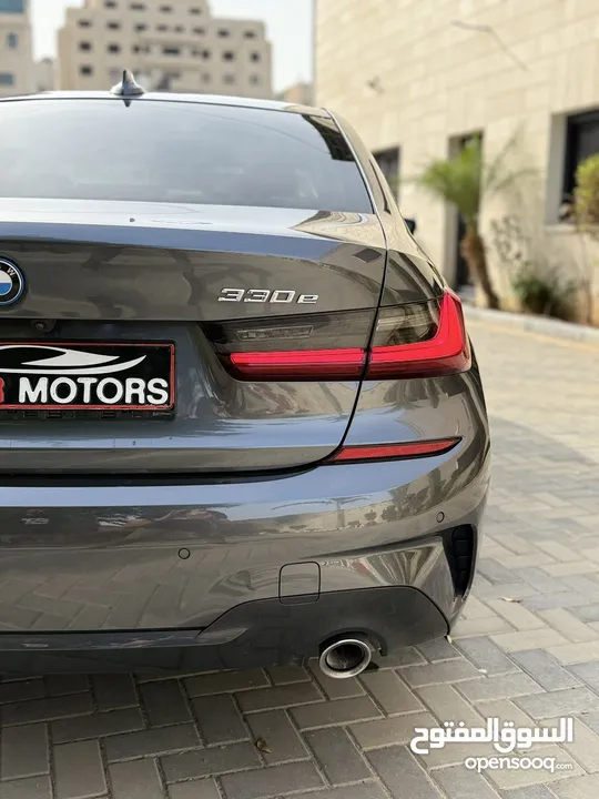 ترخيص 2022 BMW  330e  محرك 2000 هايبرد plug in/يقطع على الشحنه 50 كيلو متر  297 حصان