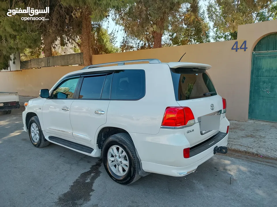 للبيع تويوتا لاندكروزر موديل 2008 محول كامل 2018  كامل متور V8بسعر مغري 24000