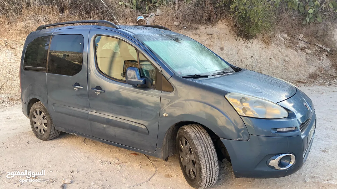 بيجو براتنر 2012  للبيع كاش