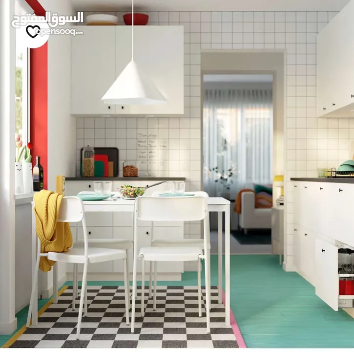 طاولة طعام مكونة من اربع كراسي ومرايا طولانية خشب من IKEA بحالة جديدة وممتازة