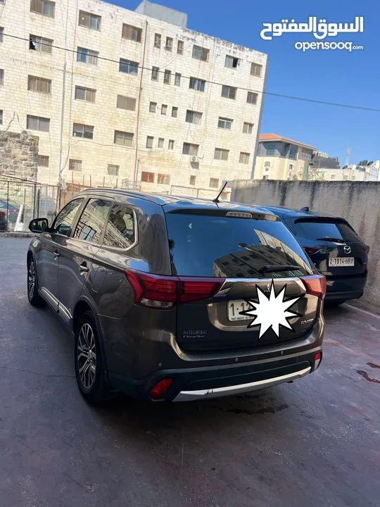 متسوبيشي اوتلاندر 2016  يداولى.    4x4 بنزين ماطور 2000.       7ركاب    فحص ممتا