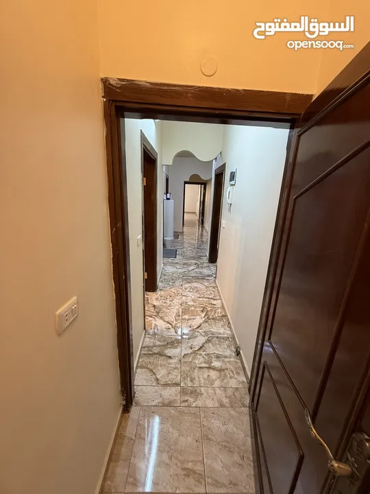 شقة مفروشة للإيجار تقع ضمن فيلا فاخرة / طابق ثاني ،ومدخل مستقل ،الشقة للإيجار للطالبات أو عرسان .