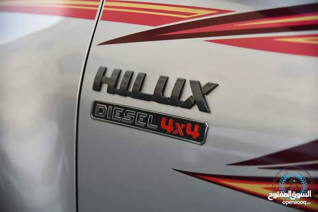 موديل 2023 Toyota Hilux لون سلفر اطارات المنيوم