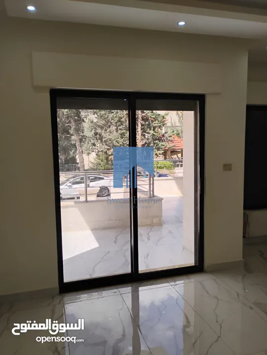 شقة أرضية فاخرة للبيع في الجاردنز  - خلف الدستور 155م مع ترس 25م تشطيب سوبر ديلوكس لم تسكن