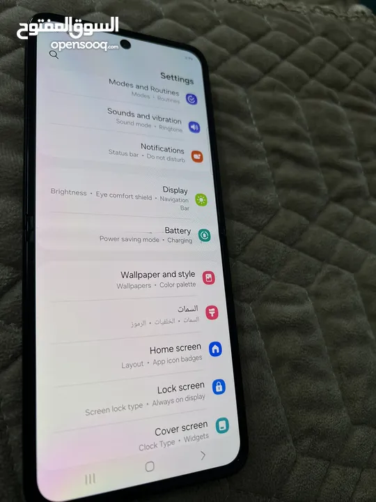 Z flip3 5g الجهاز حلو ومرتب  بي نقطه خضره صغيره فقط مكان شعب