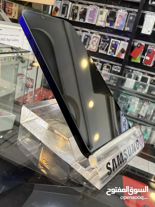 iPhone 14  128GB بطارية 90% الجهاز بحال الوكالة مش مفتوح ولا مغير فيه اي اشي متوفر لون احمر و اسود