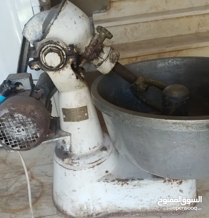عدة فرن مناقيش بحالة جيدة ممتازة