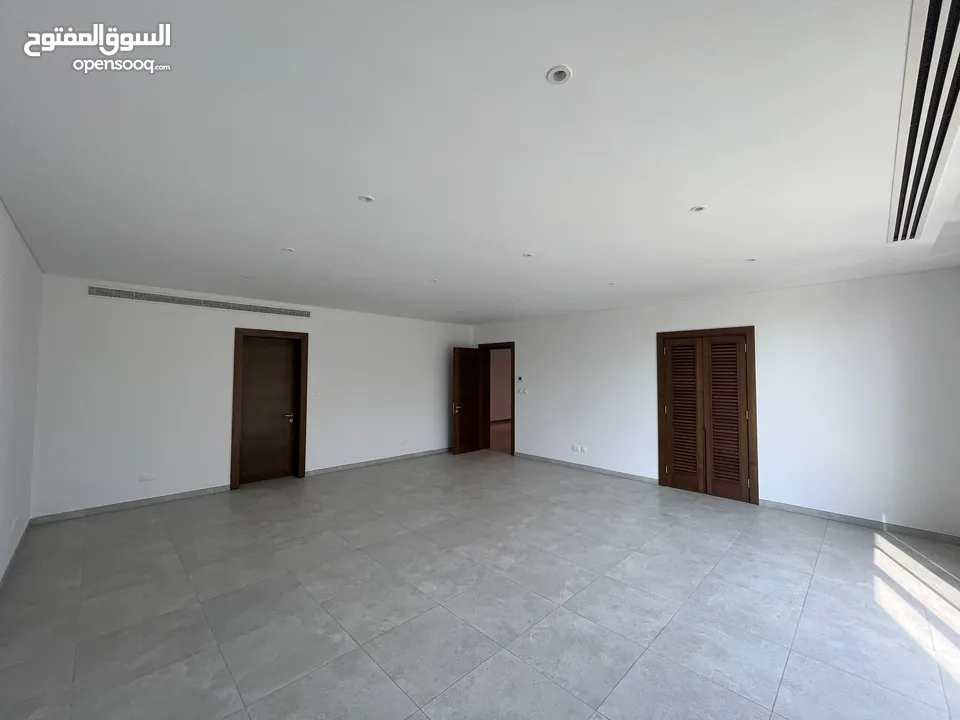 5 + 1 BR Amazing Large Villa in Al Mouj