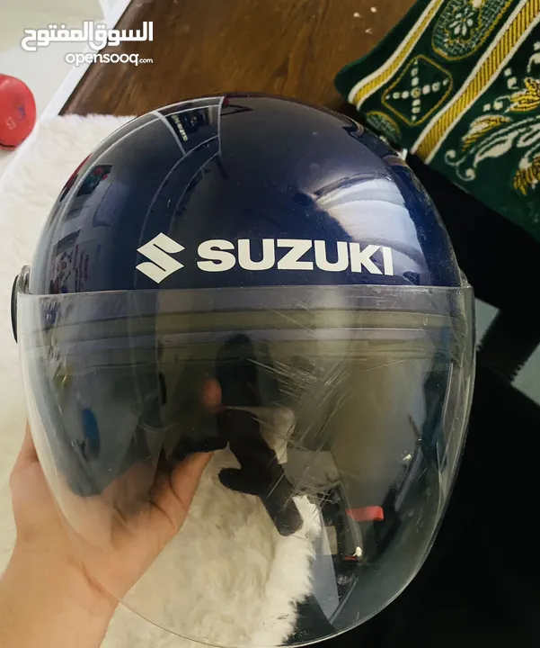 خوذة  SUZUKI