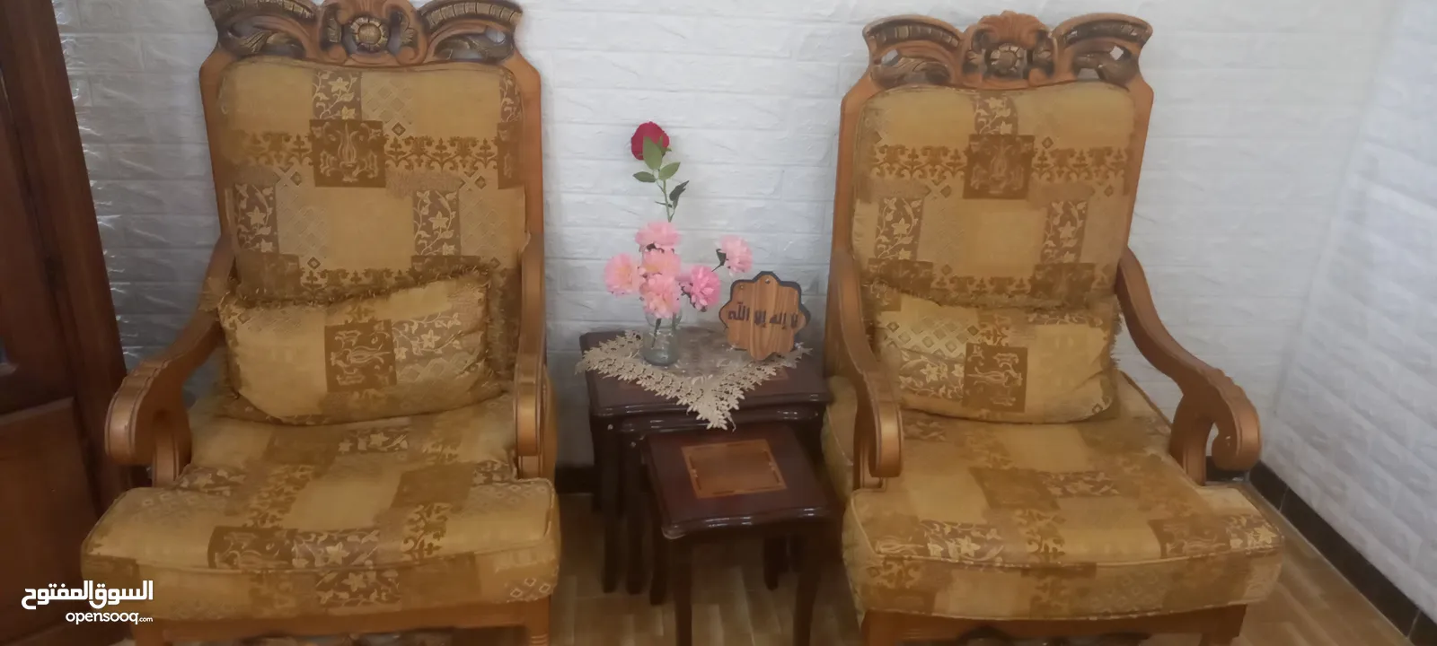 طقم كنب 7 مقاعد + فضية + طاولة سفره للبيع بسعر مميز