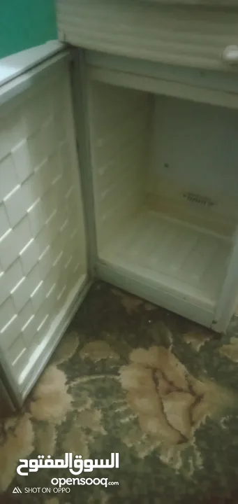 مبردة مياه كولدير 2 حنفيه وارد السعودية ساقع وساخن. وبه بثلاجه ميني بار لحفظ الوجابات والشك