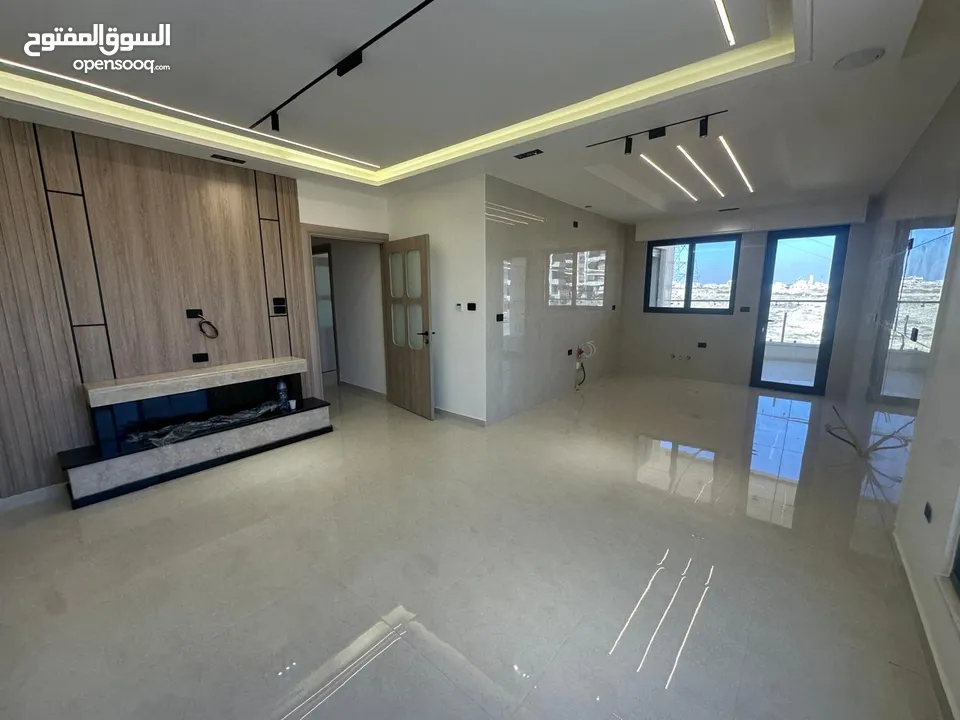 شقه طابق اخير مع روف  للبيع في طريق المطار  ( Property ID : 41312 )