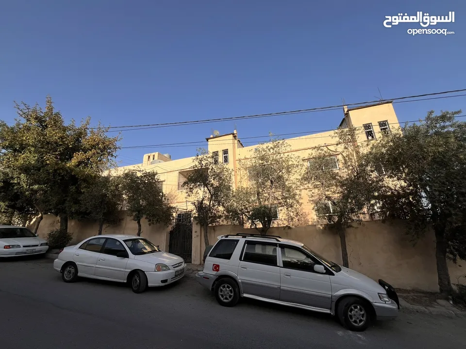 عمارة ثلاث طوابق + شقة ارضية عظم +تسوية  + كراج سيارات  للبيع