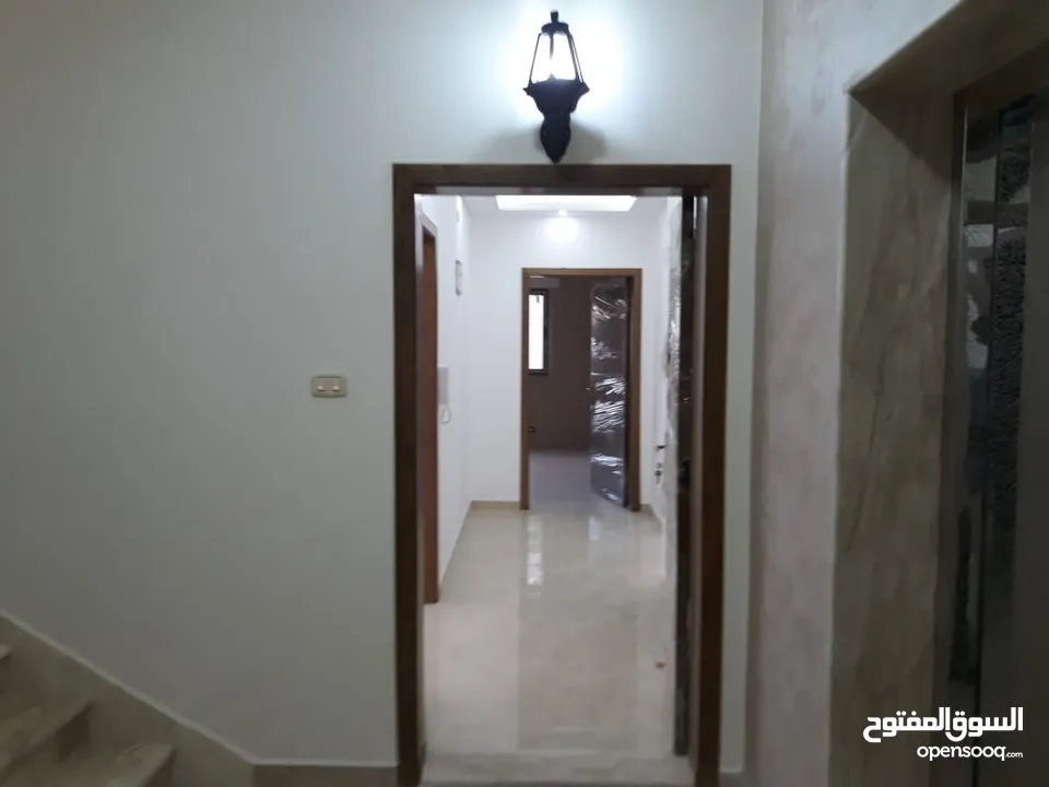 أخر شقتين للبيع في بناء وتشطيب خاص في حنينا