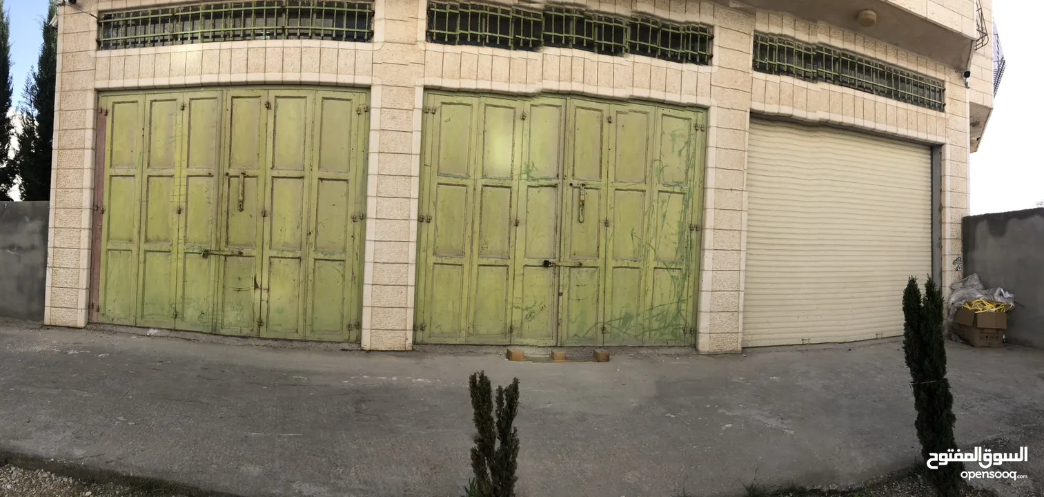 مخزن ثلاثـة أبـواب للإيجـار في سنجـر – دورا، بمساحة 120م2