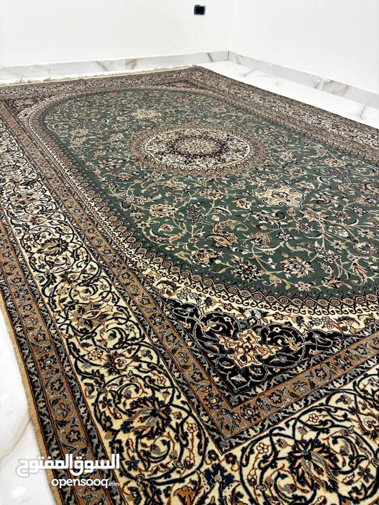 سجاده عجمي هاند ميد كأنها جديده عمرها 30 سنه كل ما كبر عمرها زادات قيمتها