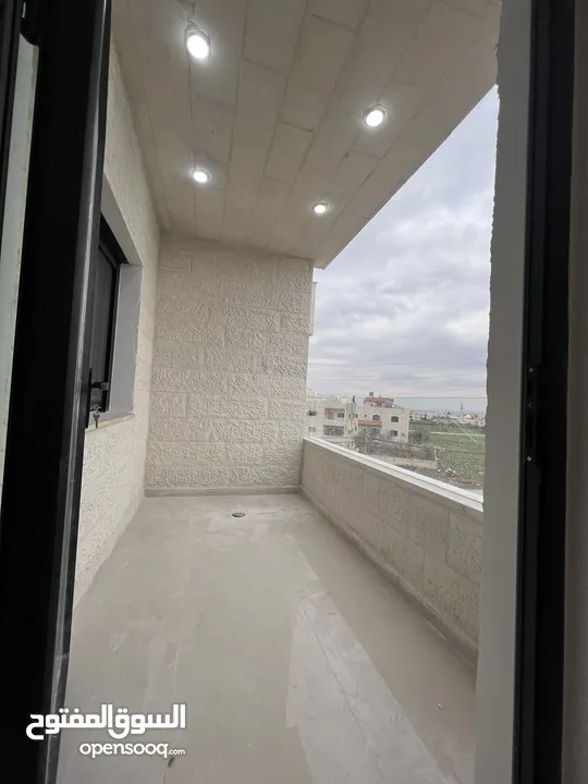شقق فاخرة ومميزة (شارعين امامي وخلفي/شقتين بالطابق) تشطيب فلل/غير محاطة بالاسكانات ب خاص