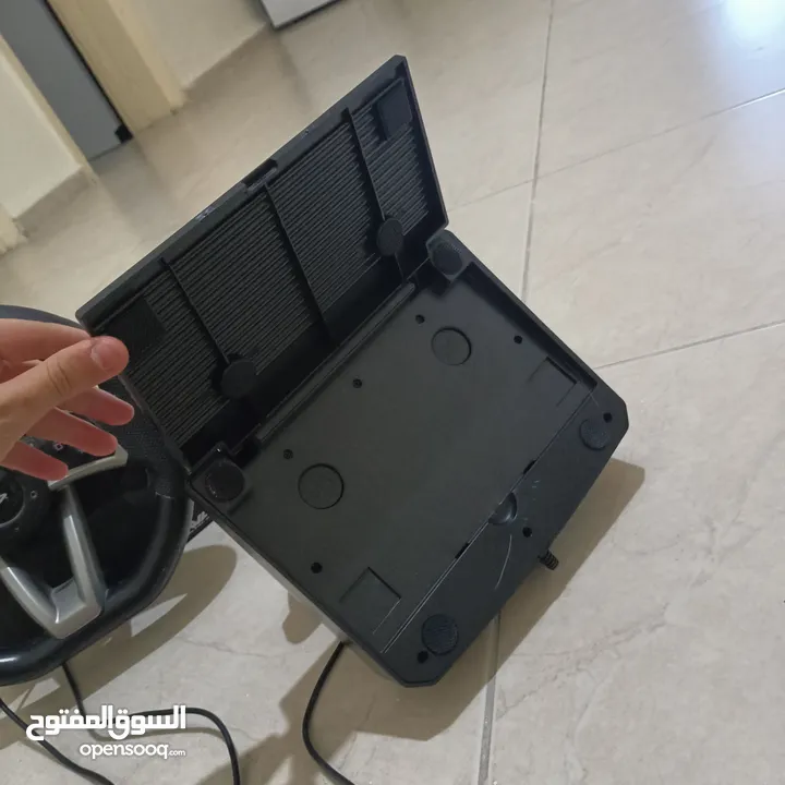 سترينج بلايستيشن اصلي من شركة بلايستيشن مستعمل بحالة الوكاله تم استعماله مرتين فقط يشتغل على ps4 ps3